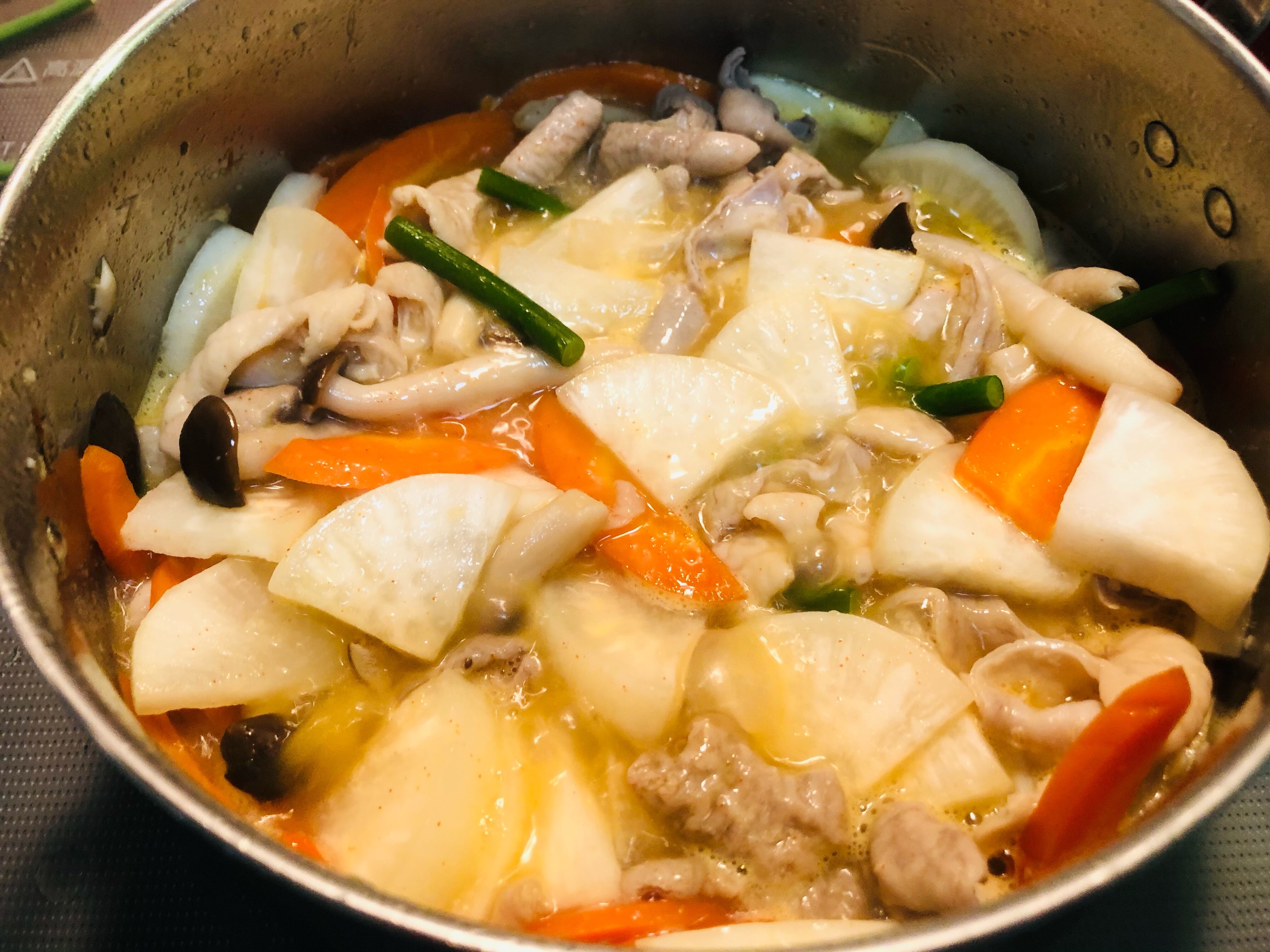 5年前にもつ煮作って放置していた保温鍋 5年前にもつ煮作って放置していた保温鍋