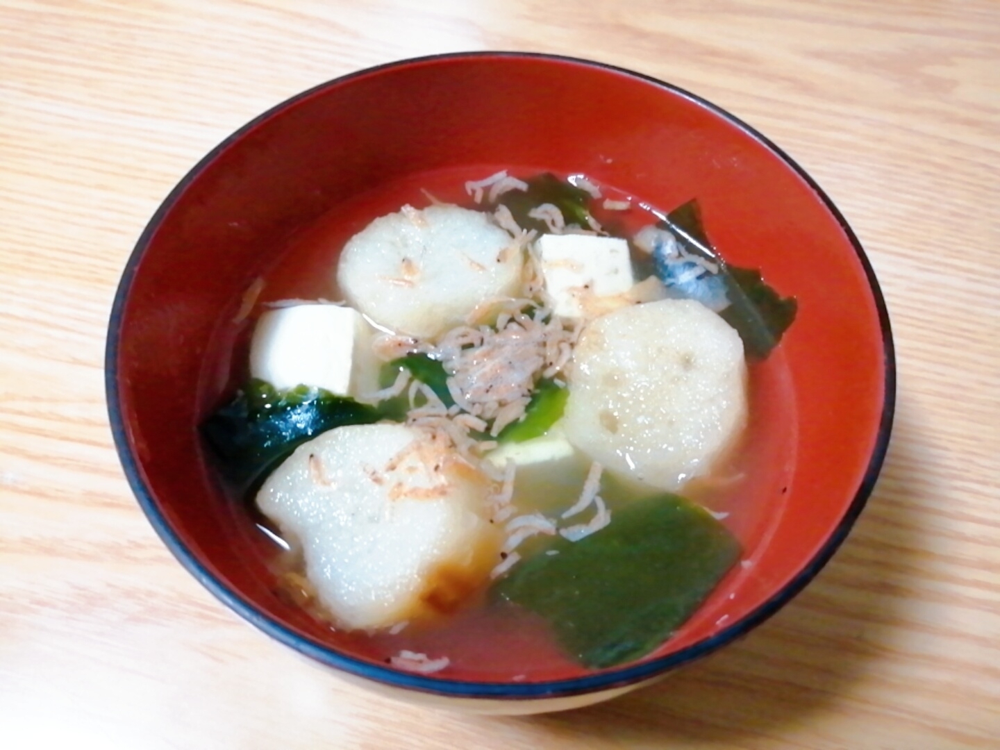豆腐と麩とわかめとあみえびの中華スープ