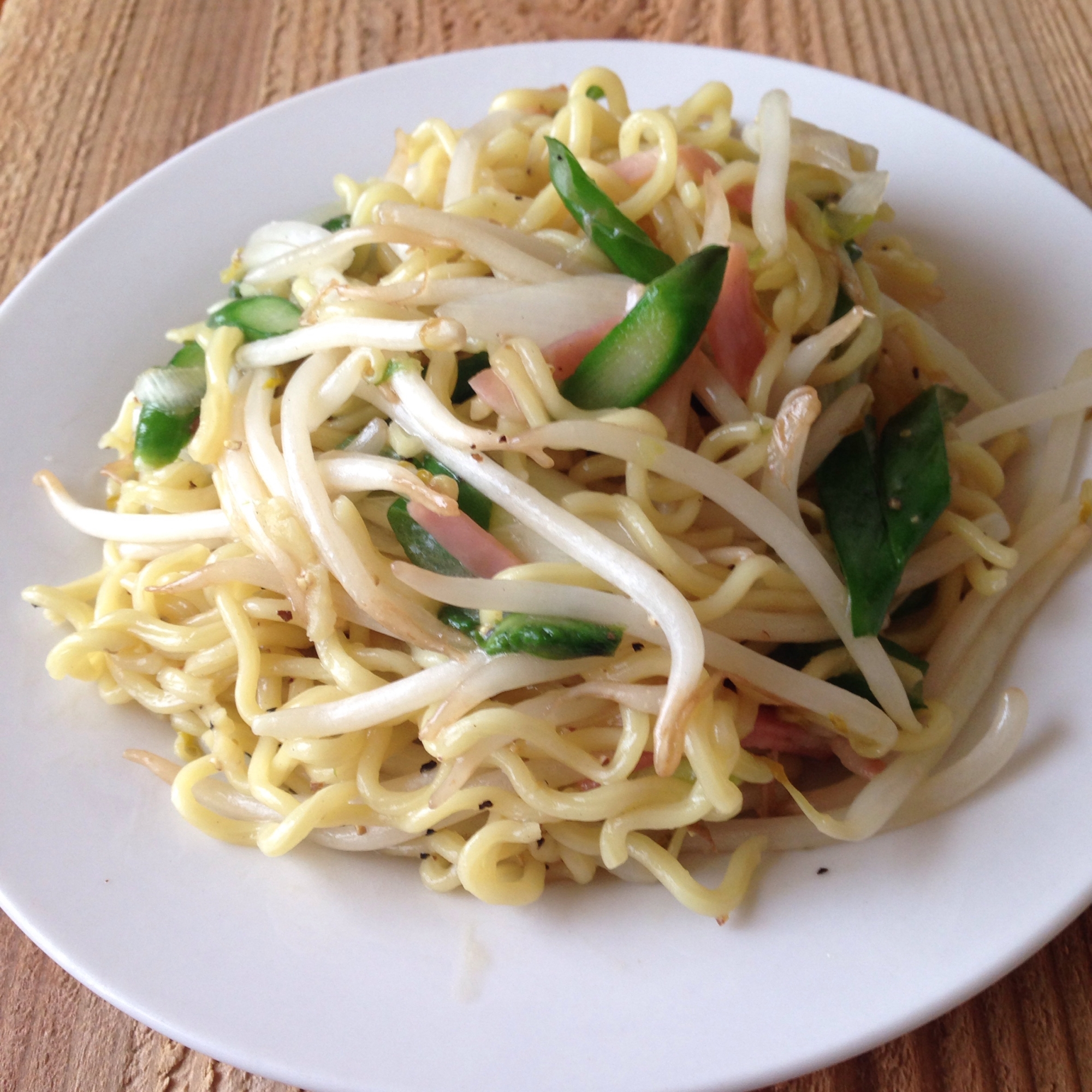 アスパラとベーコンのダシダ塩焼きそば♪