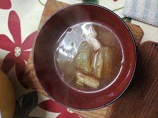 油揚げと白菜のお味噌汁