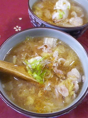 白菜椎茸豚の味噌汁