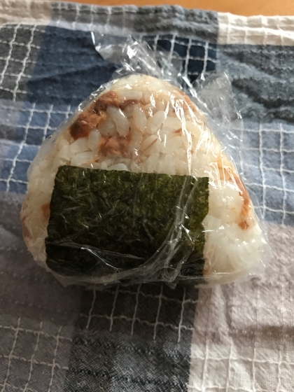 はごろも煮で味付けなしでもしっかり味のおにぎりさん