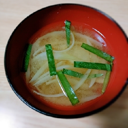 新玉ねぎとニラの味噌汁