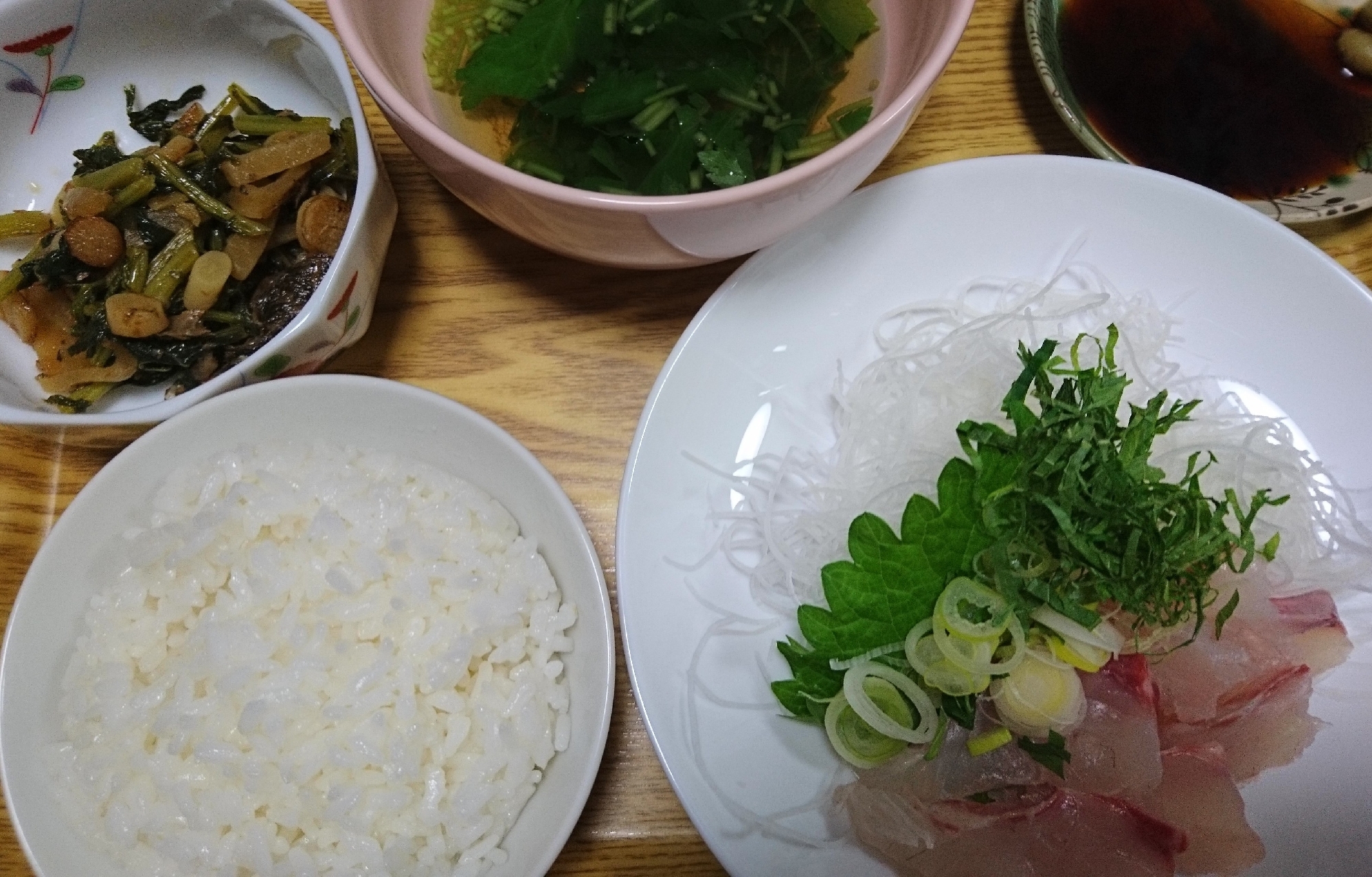 魚と和製ハーブを味わう定食