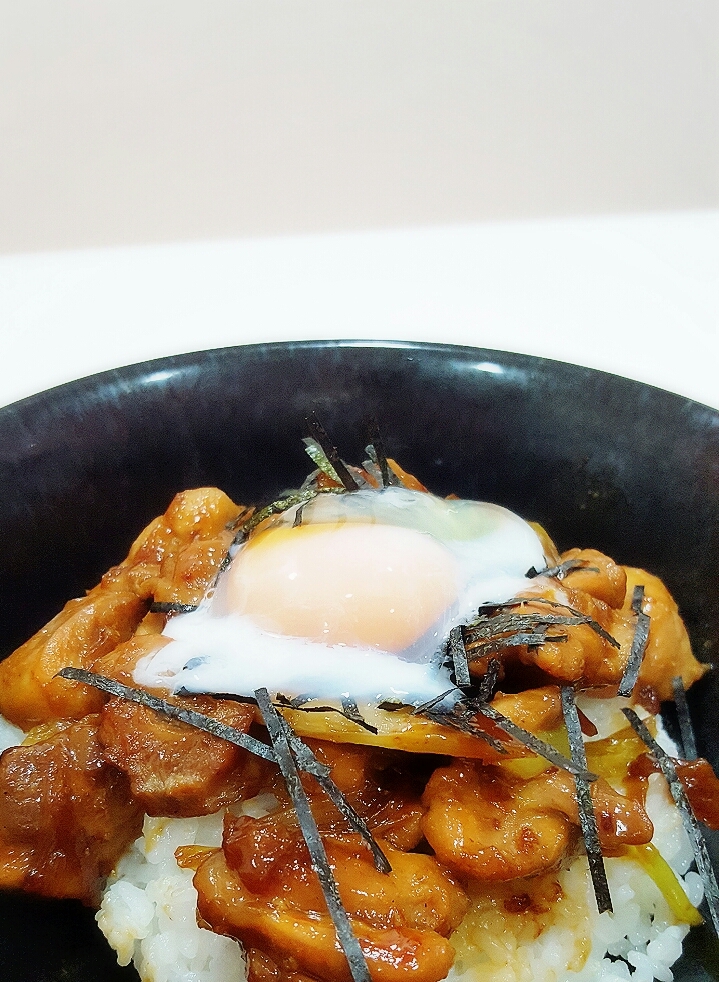 フライパンで簡単！！隠し味で本格的な焼き鳥丼に☆