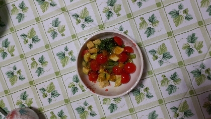 ☆セロリの葉とトマト、アボガドのサラダ☆