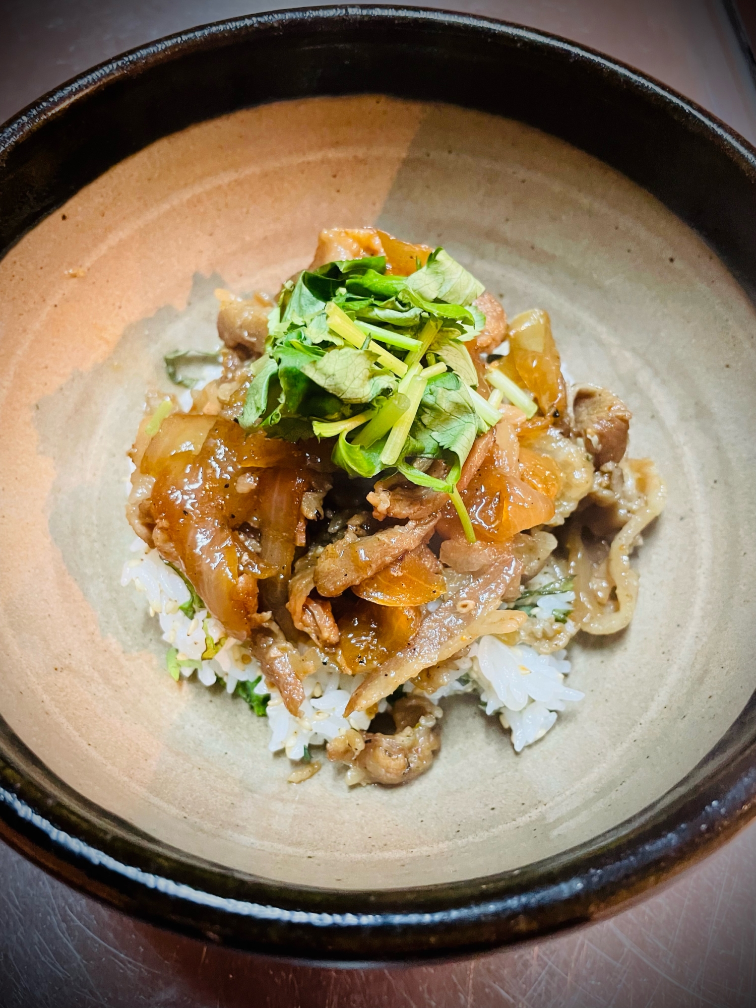 豚バラの薄切肉で♪大葉ごま混ぜご飯の豚丼