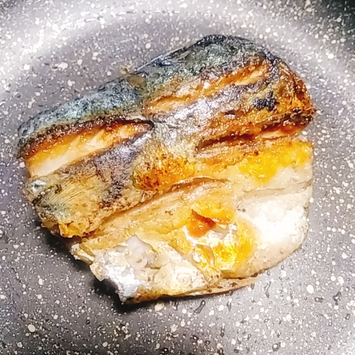 外カリッカリ中ふわふわ⭐鯖の塩焼き
