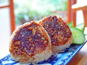 玄米焼きおにぎり・生姜ゴマとネギ