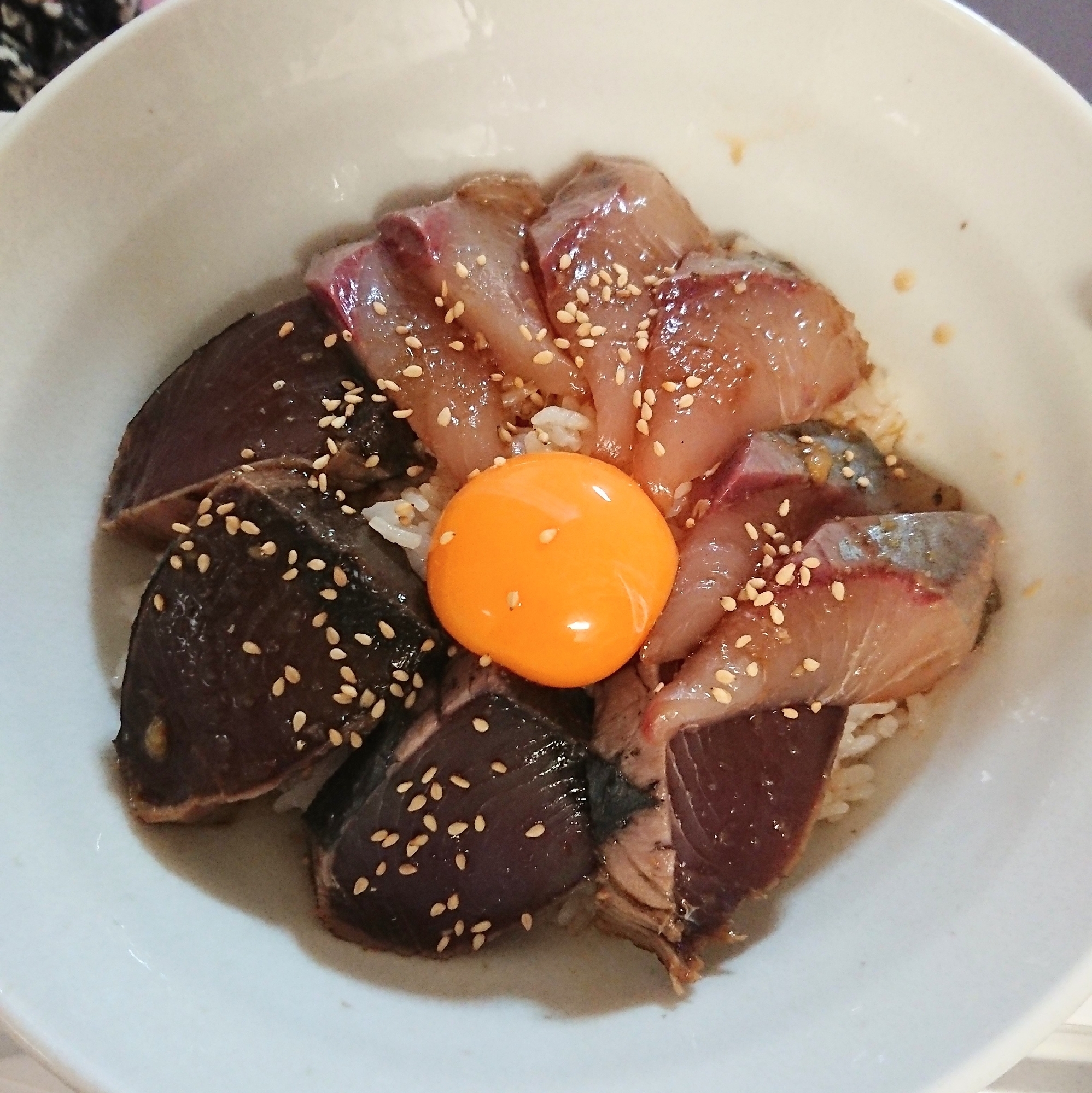 カツオとふくらぎの漬け丼