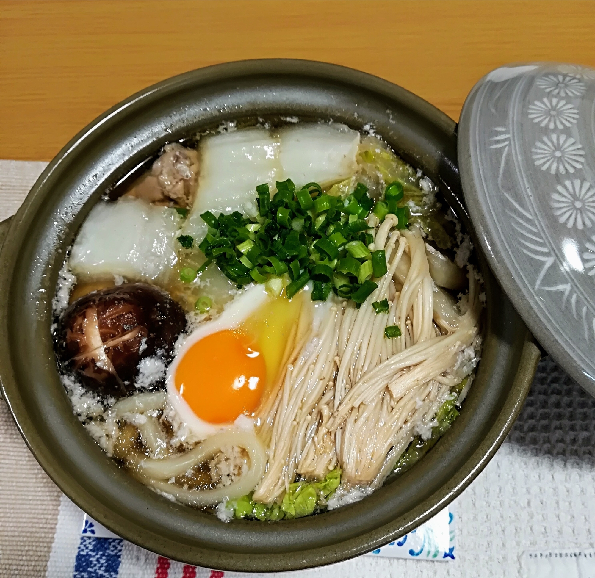 うどんだしで簡単！鍋焼きうどん