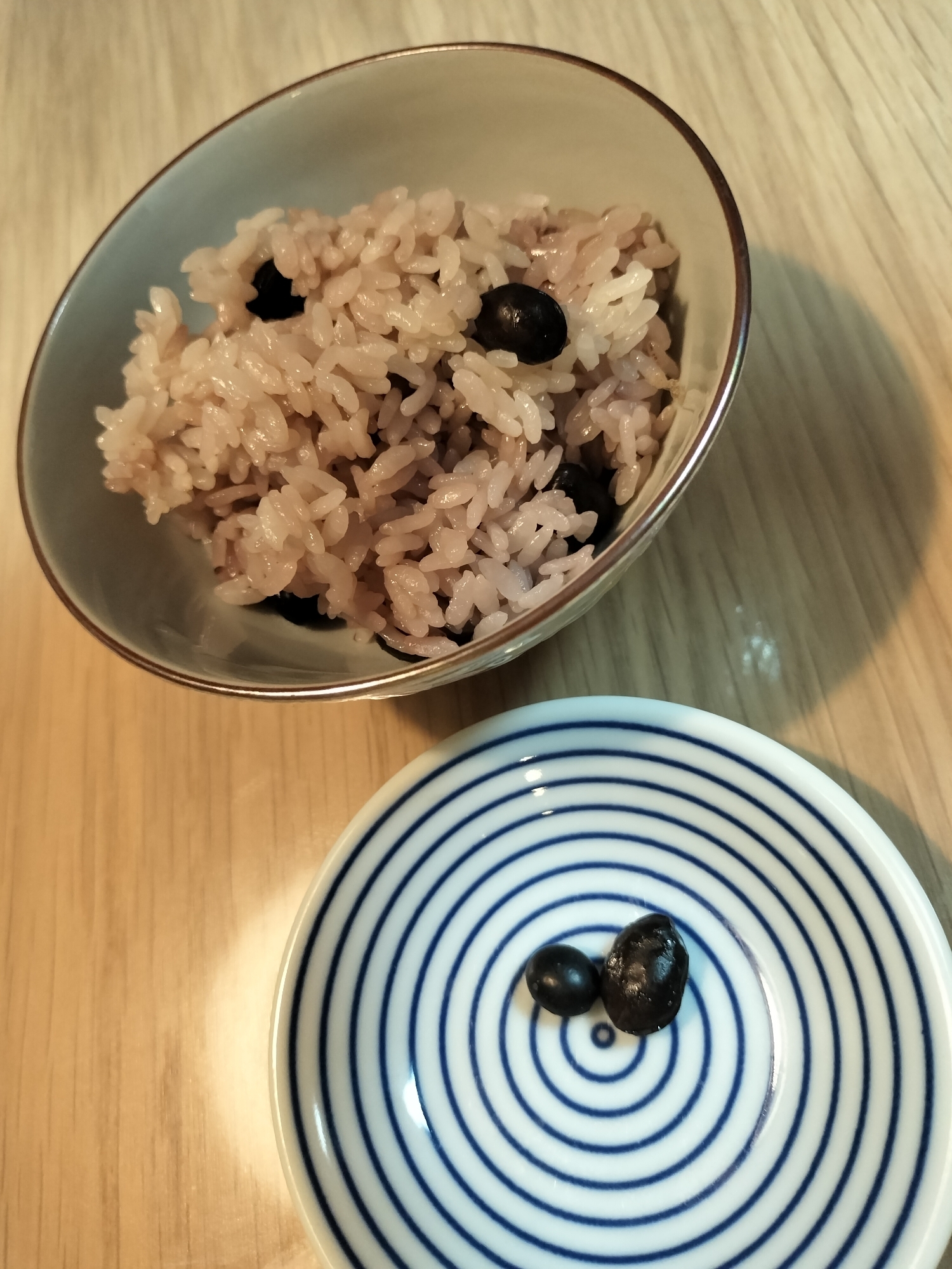 炊飯器でもっちり簡単！！黒豆ごはん