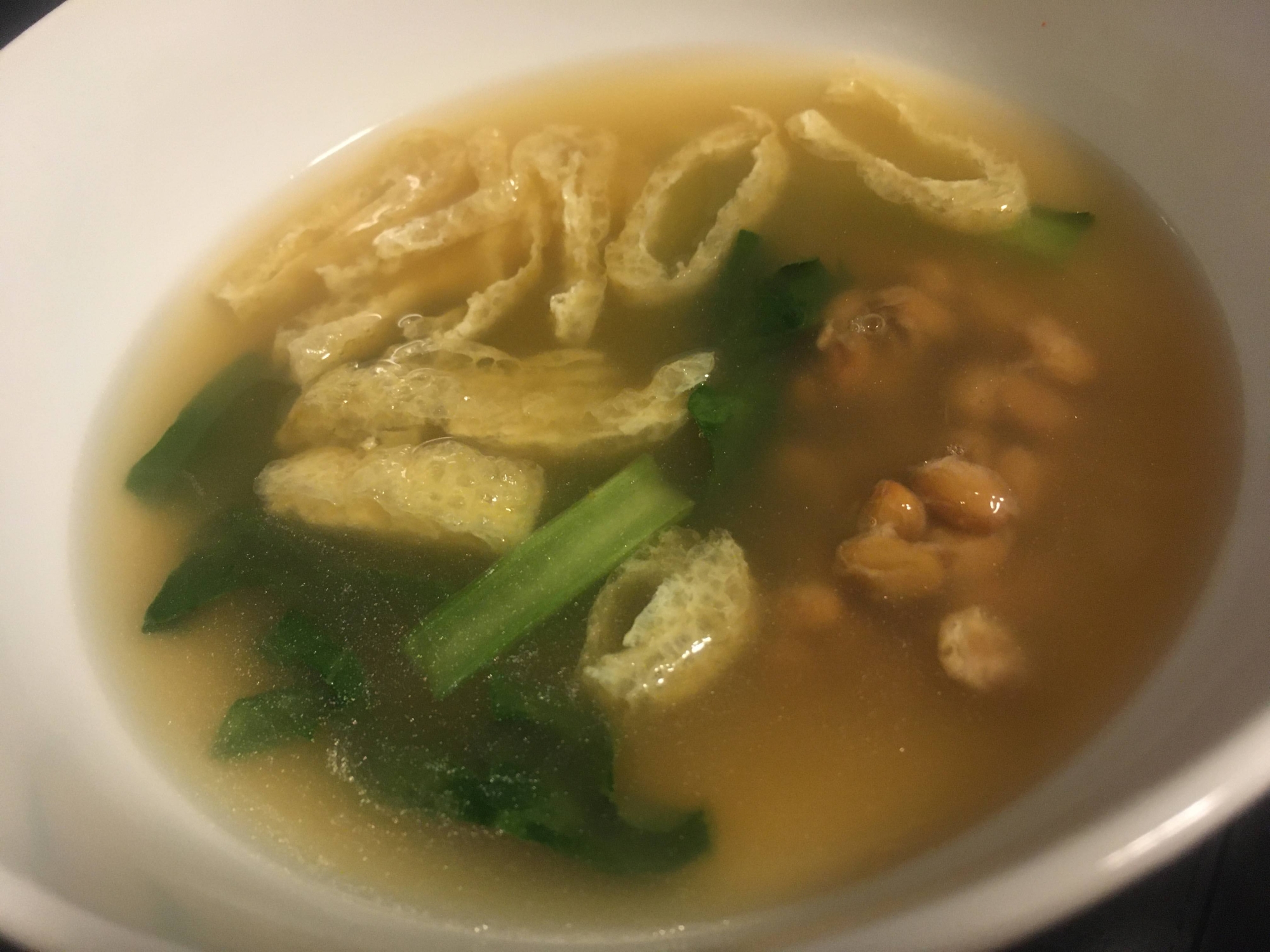 小松菜、納豆、油揚げの味噌汁