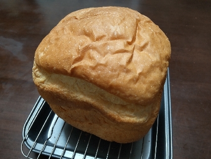 美味しいパンの焼き方を調べていました。ドライイースト3g、材料の入れ方参考にしました。ふわふわなパンが出来ました。有難うございます。