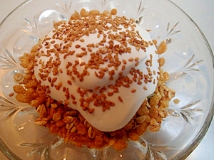 フルーツグラノーラにふわふわホイップデザート