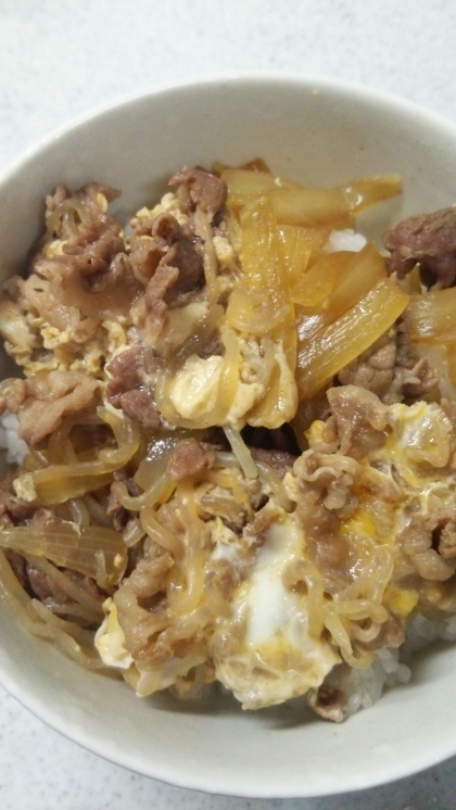 懐かしい味♪卵入り牛丼