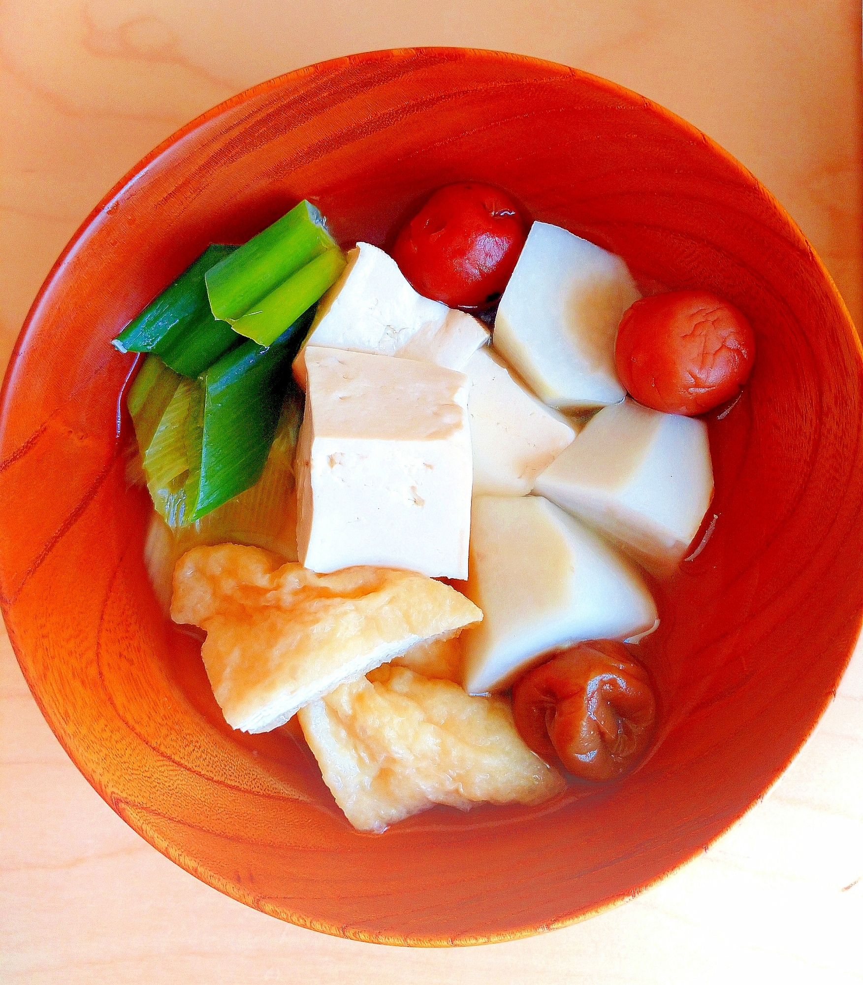 白だしと梅であっさり、さっぱり～里芋豆腐鍋～