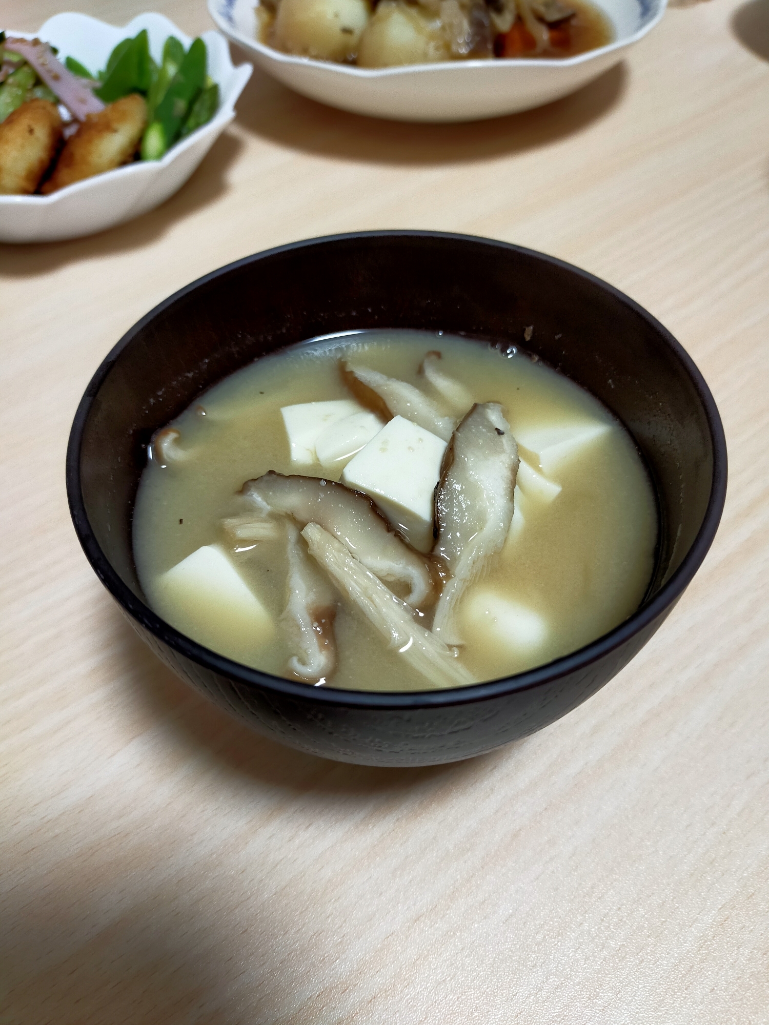 豆腐とえのきとしいたけのほっこりお味噌汁