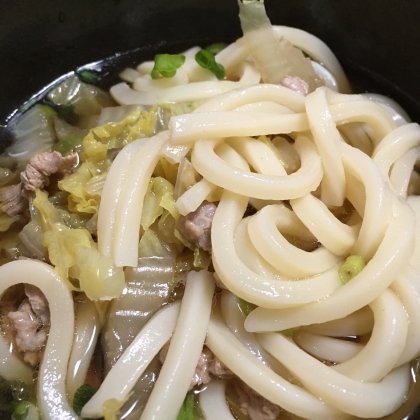 鍋の残り汁で、あったか煮込みうどん