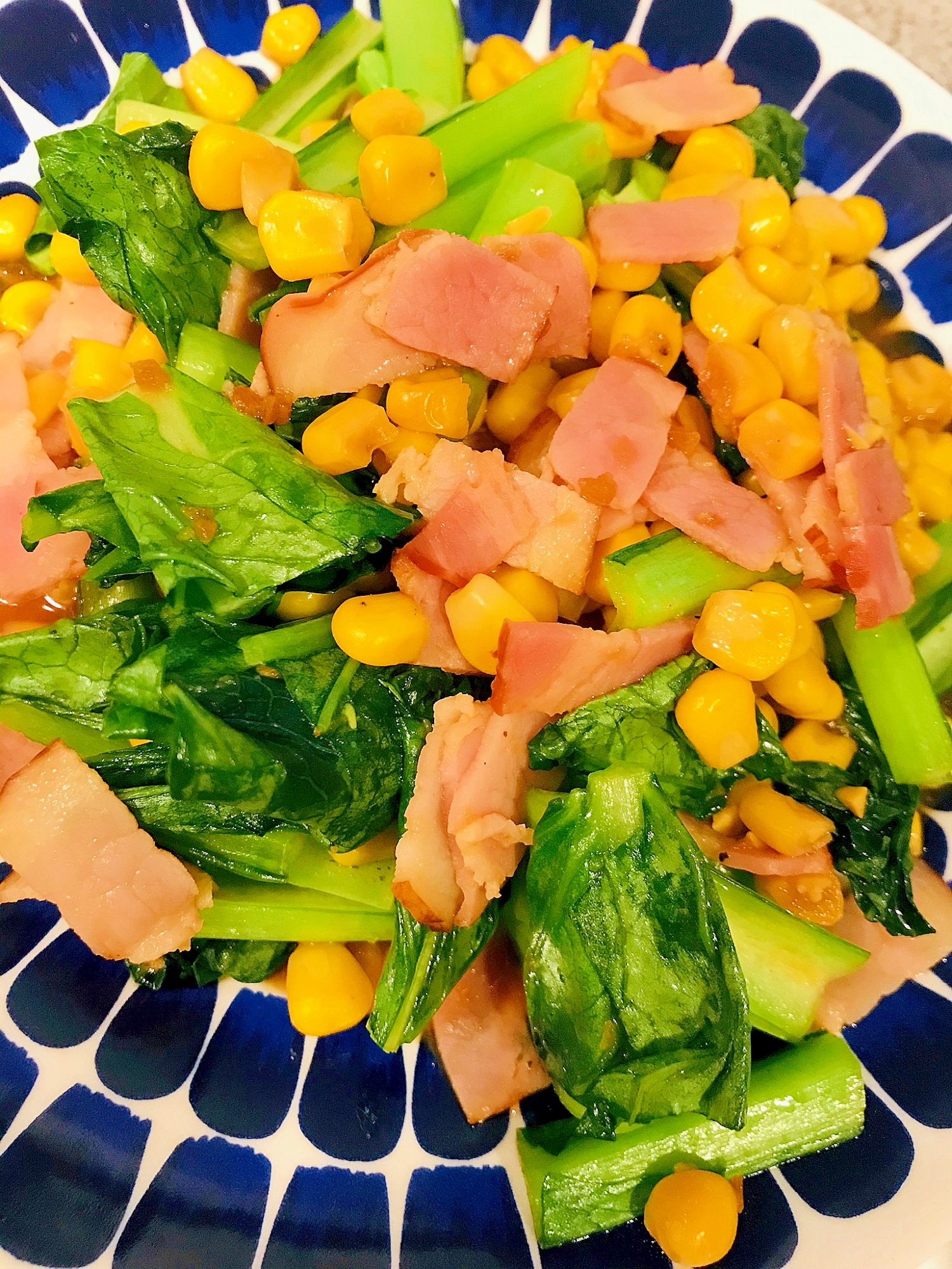 小松菜とベーコン、コーンの炒め物