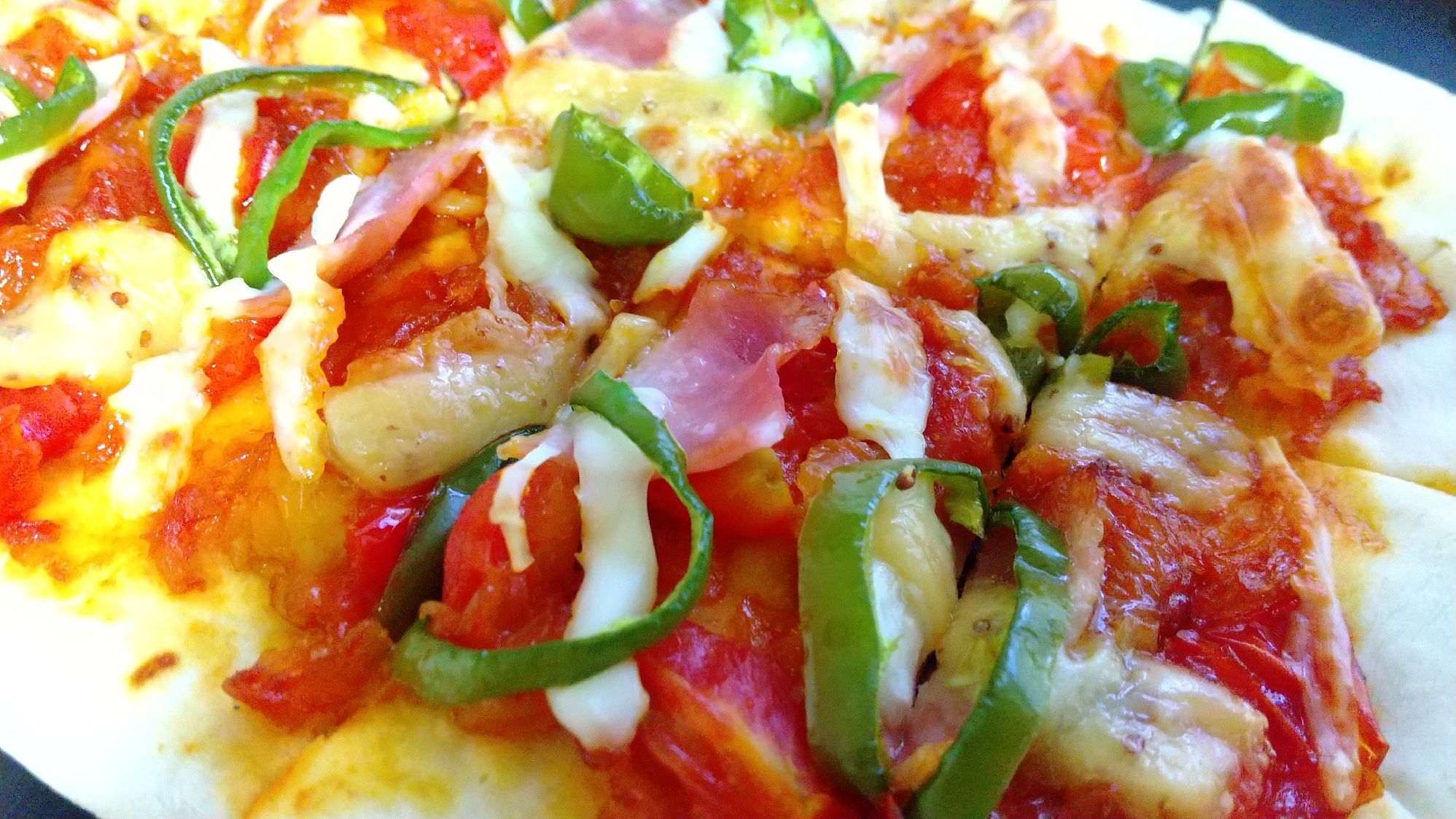 発酵なしで簡単レシピ！サクサク生地のピザ