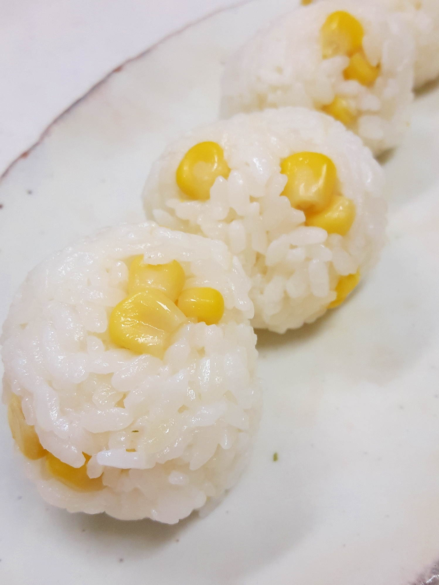 子供が喜ぶ 簡単コーンの寿司飯おにぎり レシピ 作り方 By Acchan66 楽天レシピ