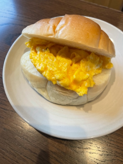 離乳食　幼児食　スクランブルエッグのサンドイッチ