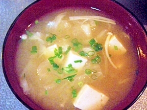 キャベツと豆腐とエノキのお味噌汁