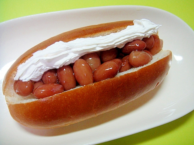 お豆がホクホク♪金時豆ホイップサンド
