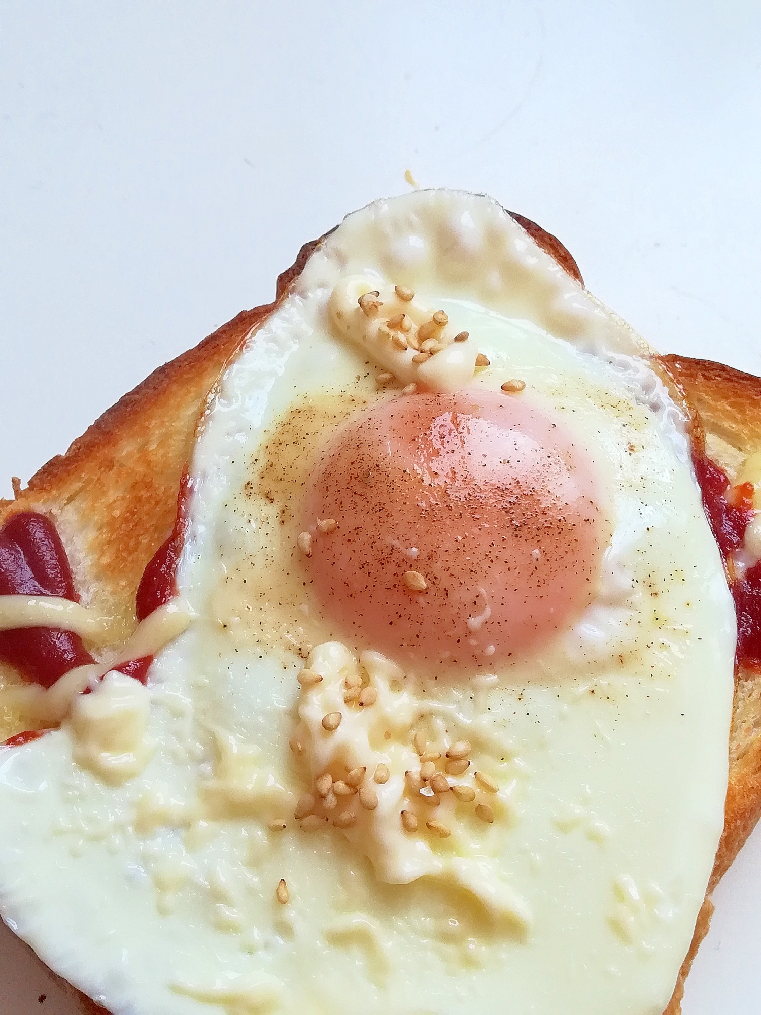 朝ごパン★ケチャップと目玉焼きのトースト