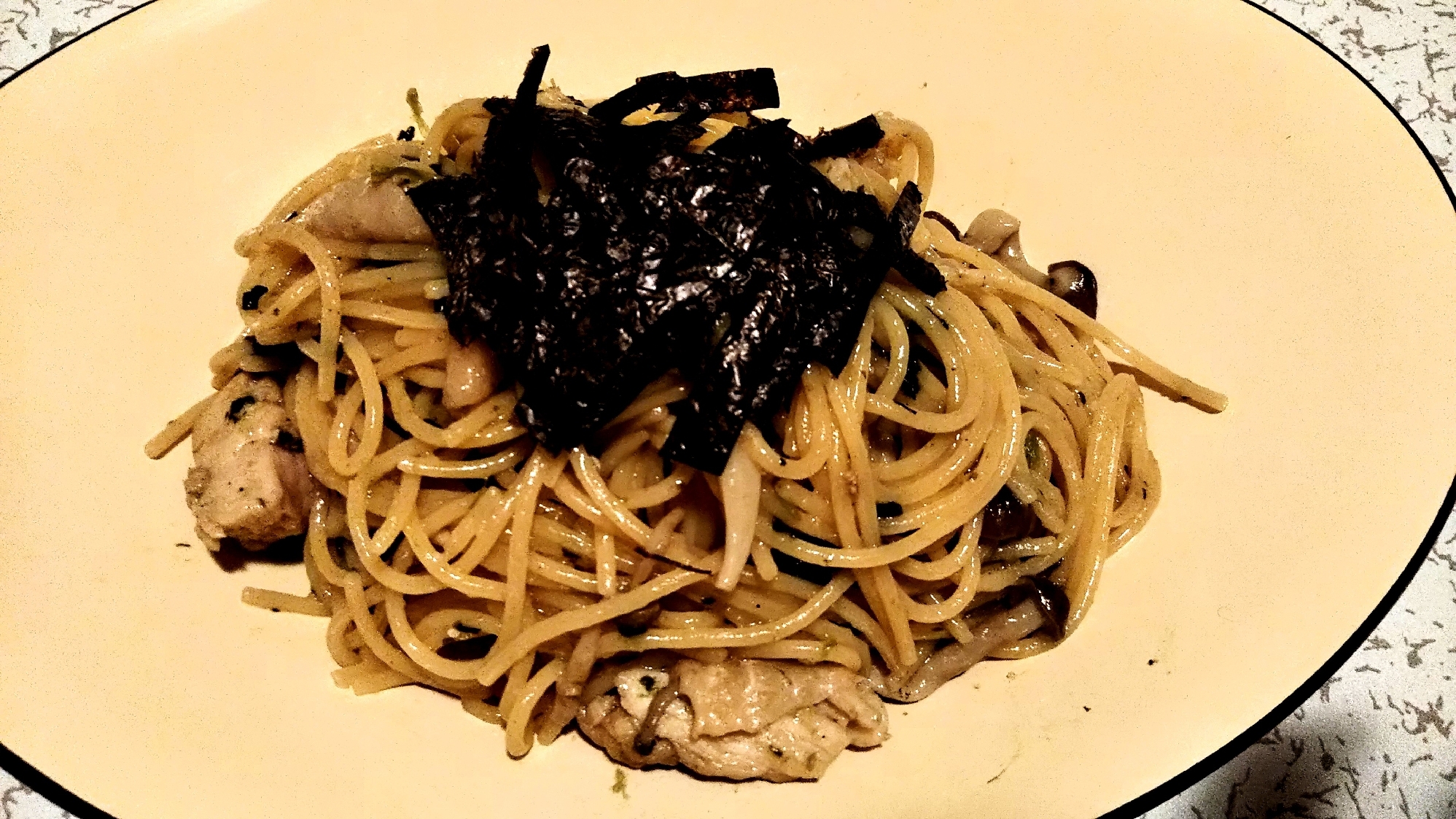 フライパンのみ！！鶏肉としめじとほうれん草のパスタ