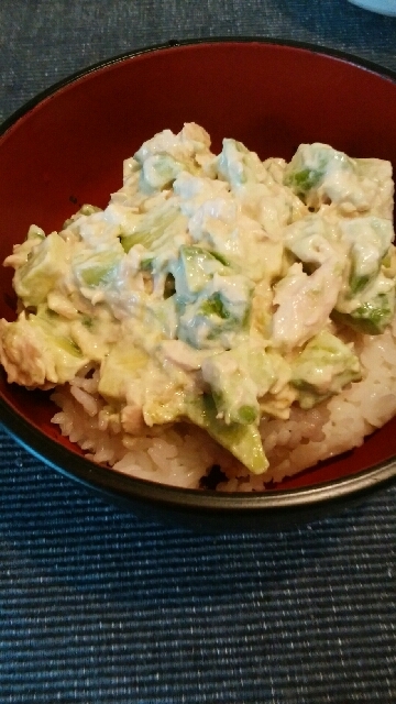 アボカドとシーチキンマヨネーズ丼