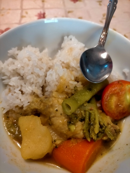 本格っぽいけど簡単『骨付きチキンのスープカレー』