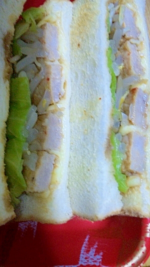 温野菜とトンテキのサンドイッチ