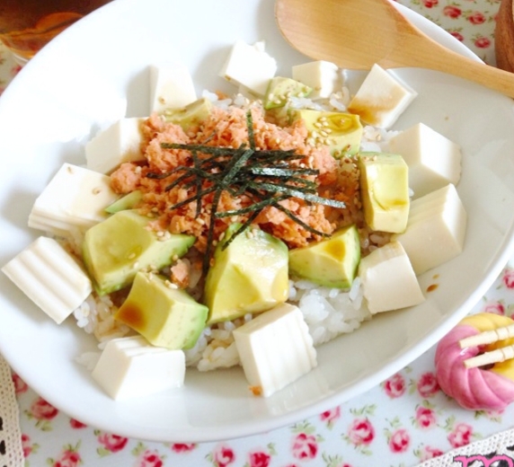 最高の組み合わせ♪鮭アボカド丼♡