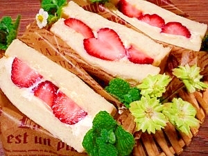 イチゴ Wクリームサンド レシピ 作り方 By ブルーボリジ 楽天レシピ