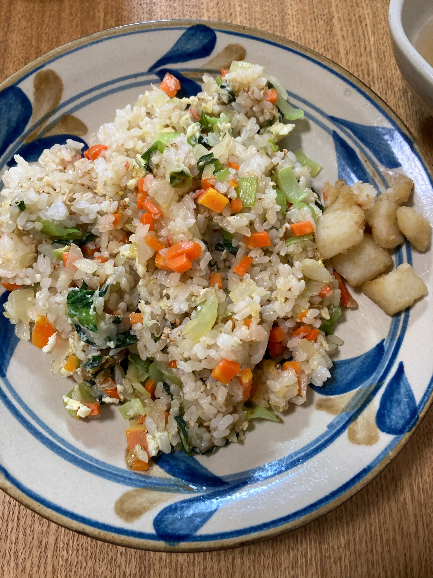 市販の素で野菜たっぷり炒飯