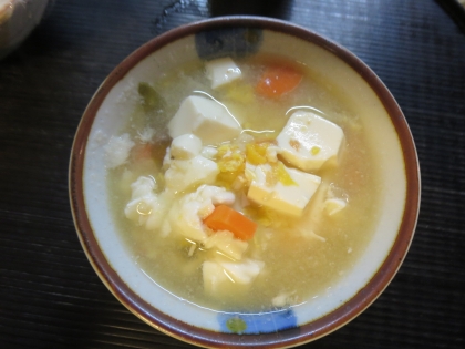 豆腐と大根と人参と小ねぎの味噌汁