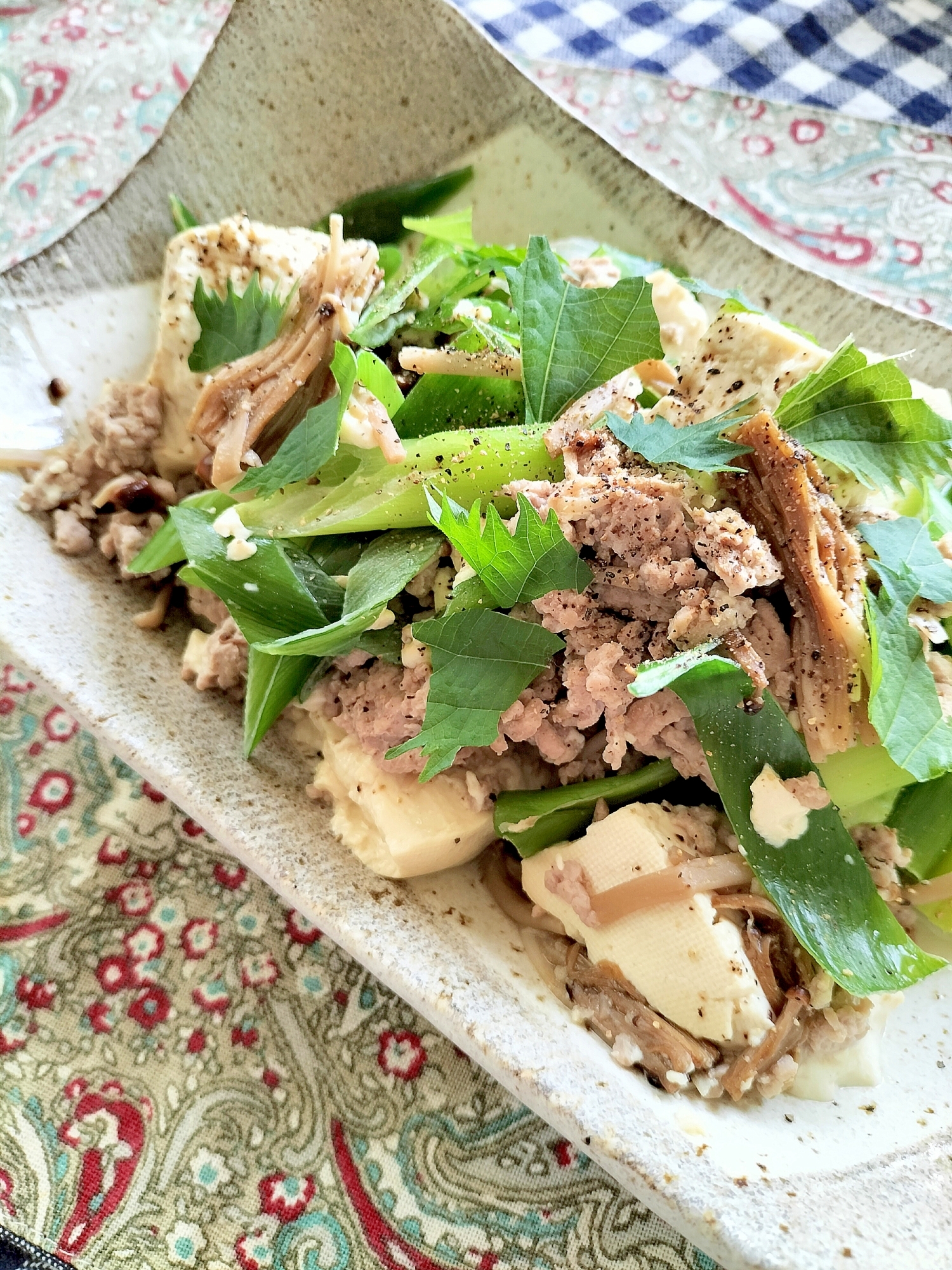 豚挽肉と豆腐の茶えのき炒め♩しそ風味