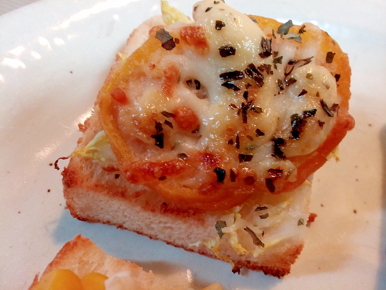 白菜・ナゲット・モッツァレラチーズのミニトースト
