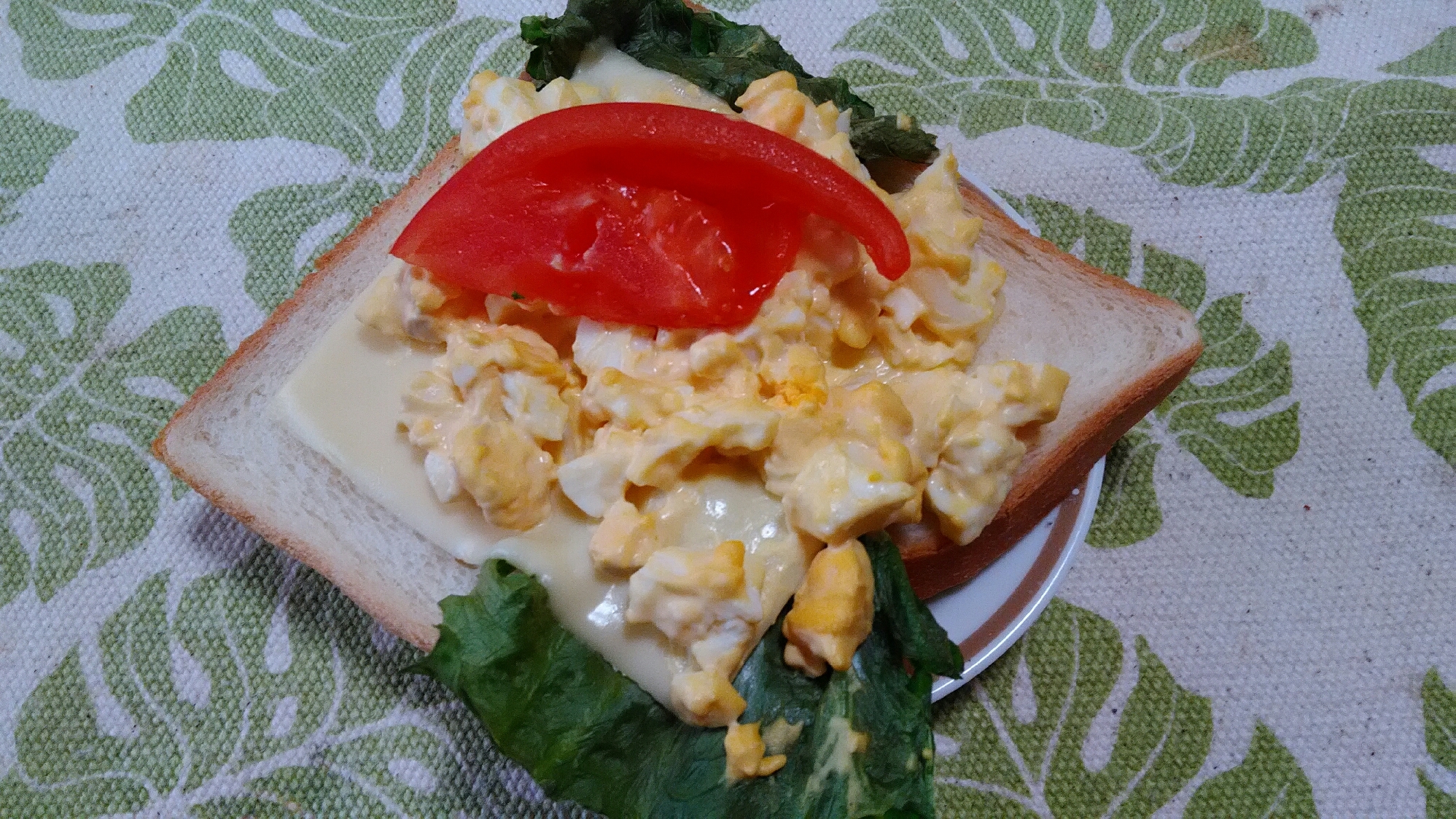 卵とチーズのオープンサンド