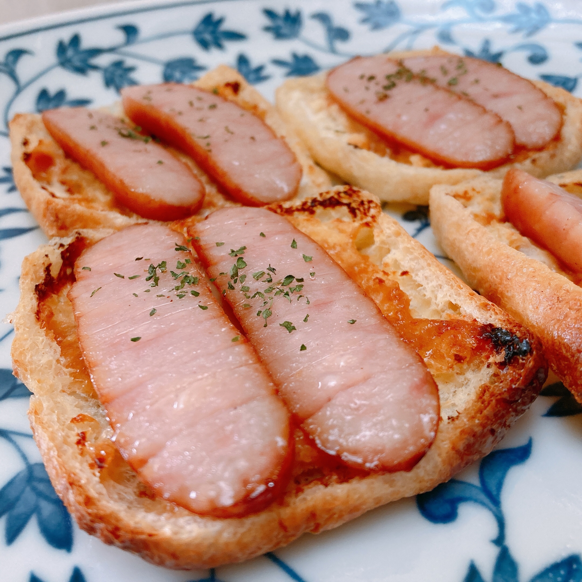 油揚げでソーセージの味噌マヨピザ