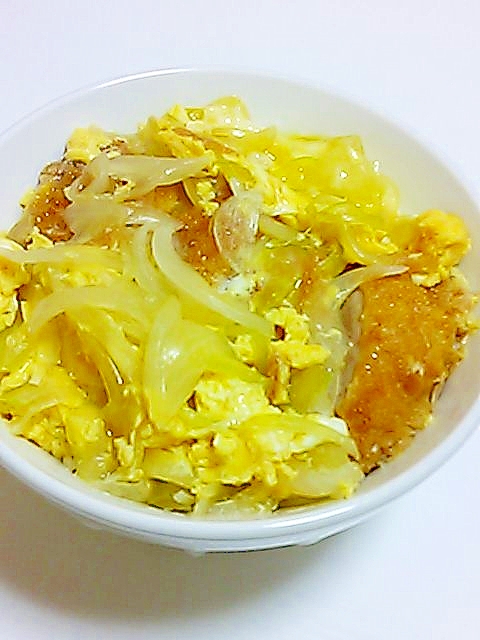 玉ねぎ多めのさっぱりひれかつ丼