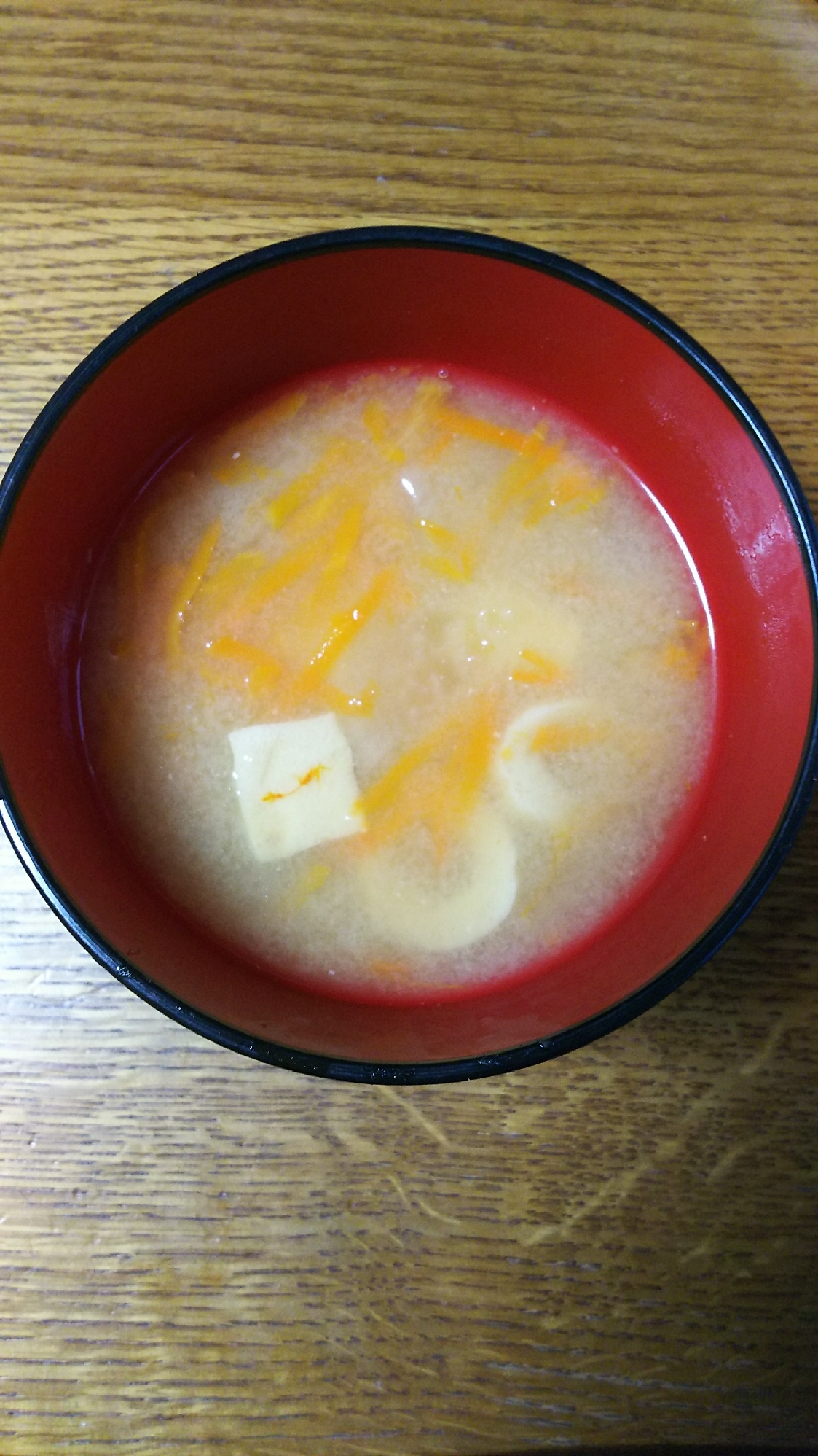 ダシダでお味噌汁(人参&高野豆腐&ちくわ)