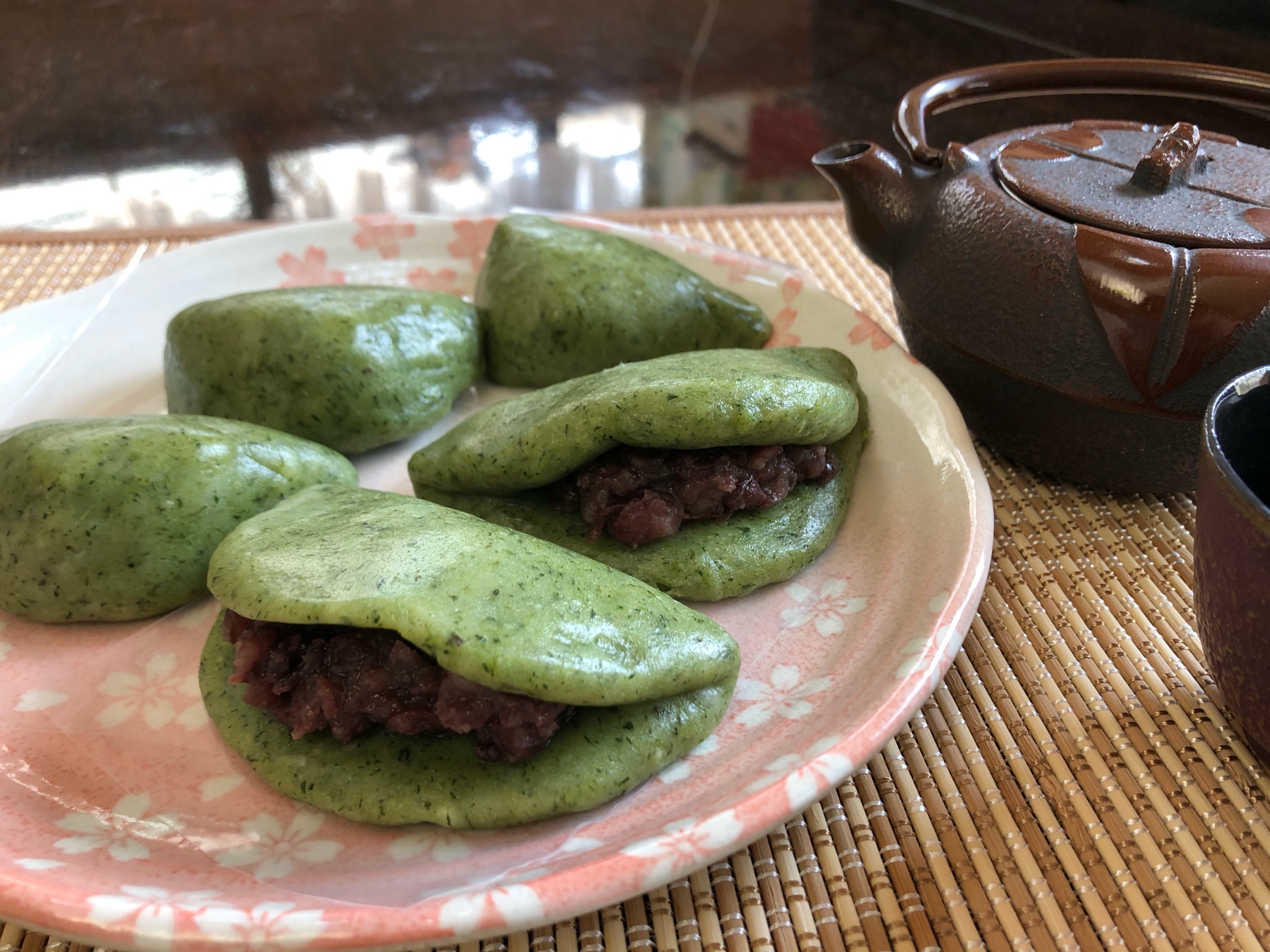 よもきを摘んで草もち作り♬春を楽しみましょう❤️