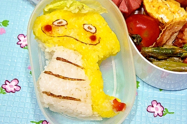 混ぜて握って 2色のご飯de妖怪ウォッチのツチノコ レシピ 作り方 By プッチン5903 楽天レシピ 混ぜて握って 2色のご飯de妖怪ウォッチのツチノコ レシピ 作り方 By プッチン5903 楽天レシピ