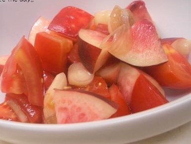 桃とトマト、新生姜のサラダ