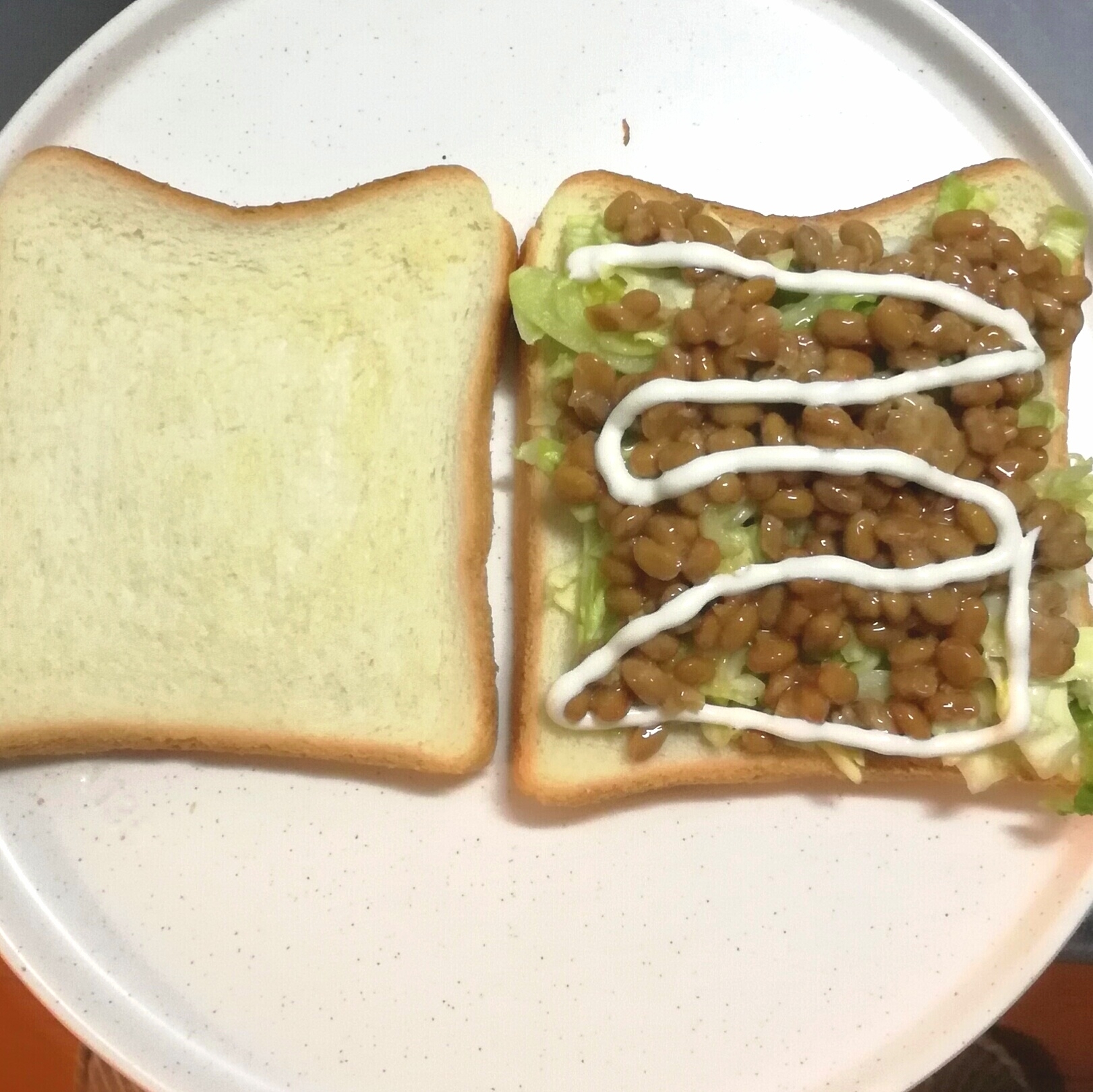 納豆とキャベツのサンドイッチ