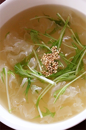 水菜と白きくらげのスープ