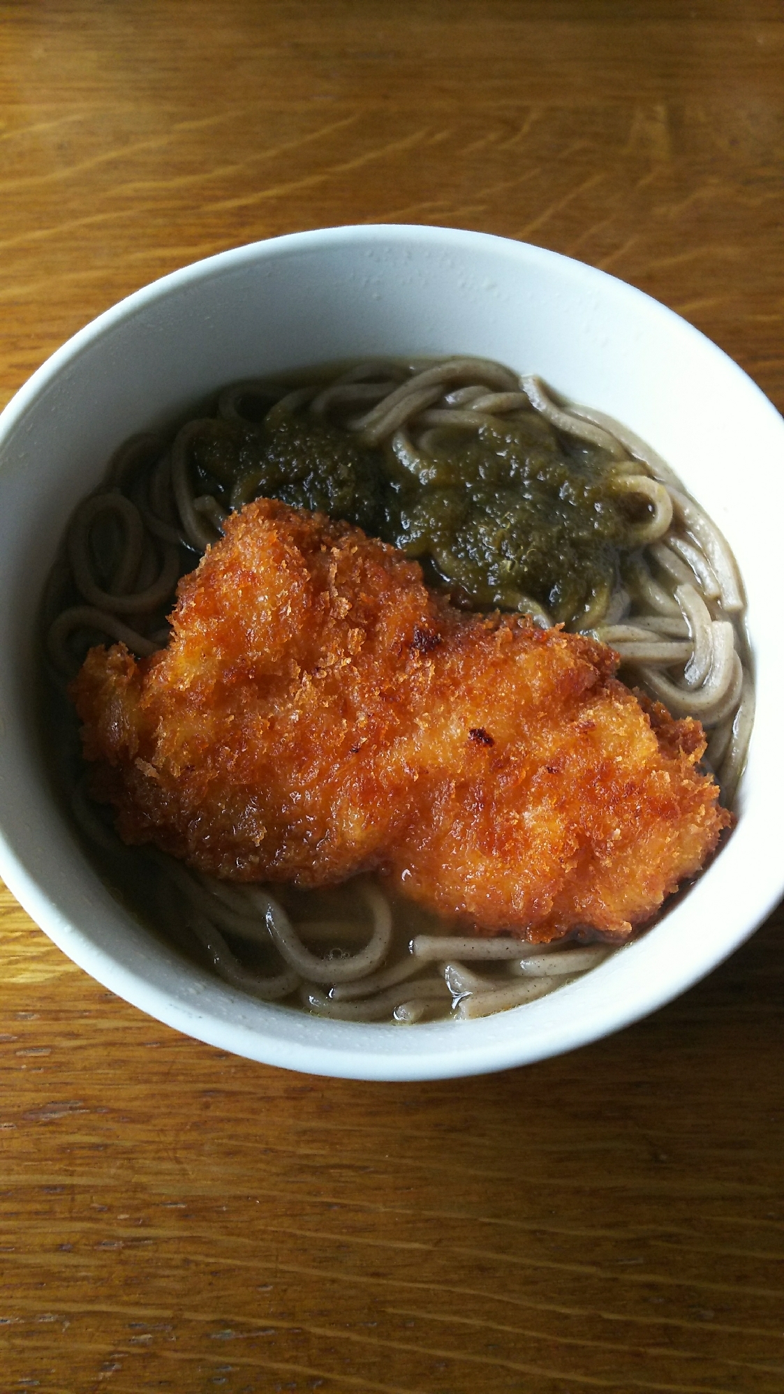 とろろ昆布とチキンカツのお蕎麦